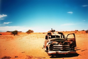 run-down-old-car-in-desert